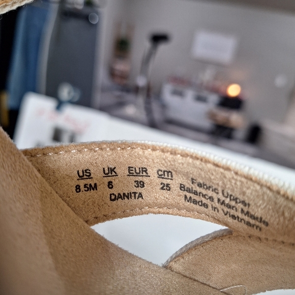 Life Stride (NEW) Soft System Danita Cream Platform Wedge Comfort Sandal Sz. 8.5 - Picture 3 of 11